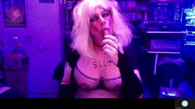 Linday Loves Being a Slut - ashemaletube.com