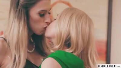 Sarah Vandella - Cassey Kisses And Sarah Vandella - Trans Fucks - txxx.com