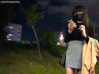 Shinoda hakumi - Played with vibrator outdoors, kneeling on the ground and twisting her butt like a puppy! - ashemaletube.com - Japan