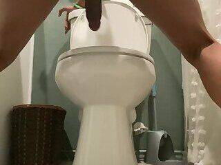Stroking on the toilet and twerking - ashemaletube.com