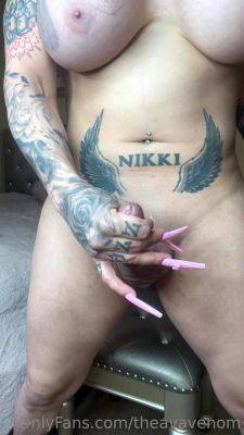 Sexy Shemale With Big Tits Jerking Her Huge Cock Off - drtvid.com